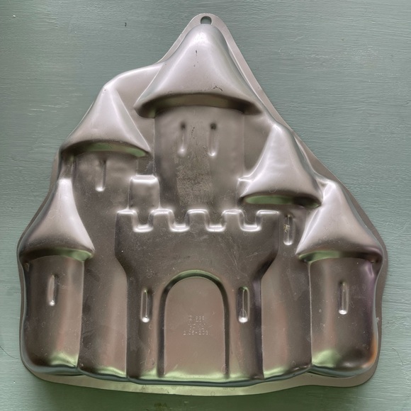 3/$10 WILTON Castle Cake Pan